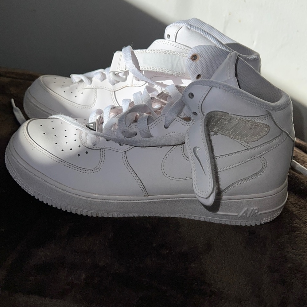 High top Air Force one’s